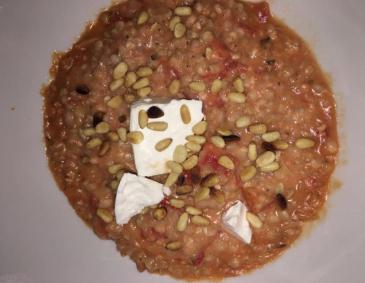 Pinienkern-Risotto mit Paradeiser und Kräutern Pinienkern-Risotto mit Paradeiser und Kräutern