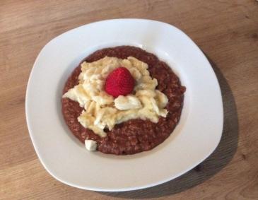 Gesundes Oatmeal mit Früchten Gesundes Oatmeal mit Früchten