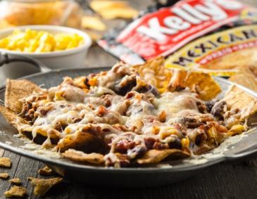 Überbackene Tortilla-Chips mit Faschiertem Überbackene Tortilla-Chips mit Faschiertem