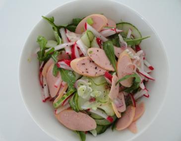 Wurstsalat mit Radieschen und Gurke Wurstsalat mit Radieschen und Gurke