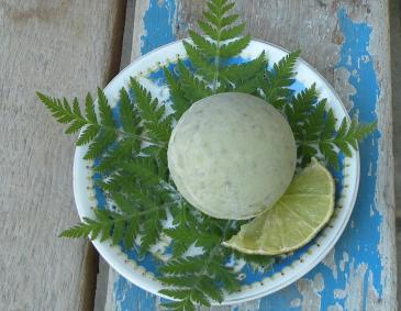 Limetten-Süßdolden-Eiscreme Limetten-Süßdolden-Eiscreme