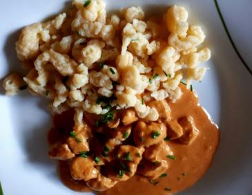Hühnergeschnetzeltes in Paprikasauce Hühnergeschnetzeltes in Paprikasauce
