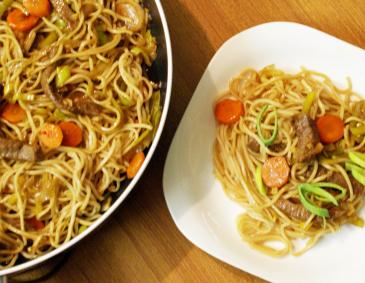 Asiatische Nudeln mit Rindfleisch Asiatische Nudeln mit Rindfleisch