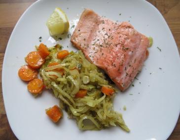 Lachsforelle mit Fenchel-Karottengemüse in Zitronen-Dillsud Lachsforelle mit Fenchel-Karottengemüse in Zitronen-Dillsud