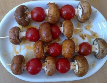 Champignon-Tomaten-Spieße Champignon-Tomaten-Spieße