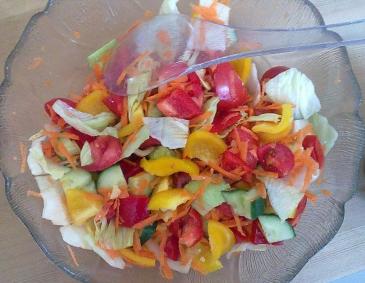 Bunte Salatschüssel Bunte Salatschüssel