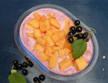 Früchtebowl mit Acaibeerenpulver Früchtebowl mit Acaibeerenpulver