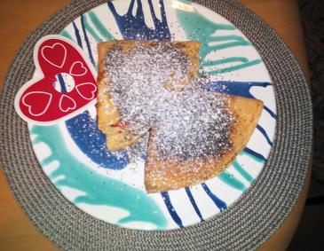 Palatschinken mit Nussfüllung und Schokoladencreme Palatschinken mit Nussfüllung und Schokoladencreme