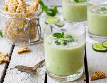 Avocado Gazpacho mit Minze und Basilikum Avocado Gazpacho mit Minze und Basilikum
