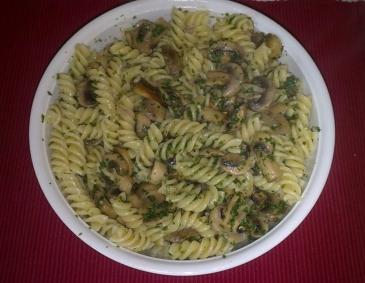 Fusilli mit Champignon-Petersil-Soße Fusilli mit Champignon-Petersil-Soße