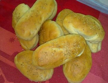 Sesam-Hot-Dog-Brötchen Sesam-Hot-Dog-Brötchen