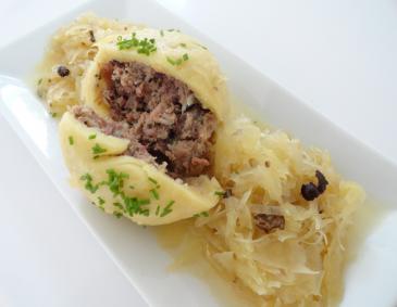 Hascheeknödel mit Sauerkraut Hascheeknödel mit Sauerkraut