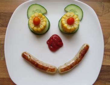 Kindergrillteller Würsterlgesicht Kindergrillteller Würsterlgesicht