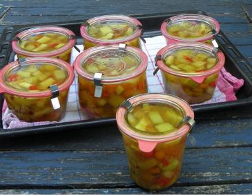 Zucchinisalat süßsauer eingekocht Zucchinisalat süßsauer eingekocht