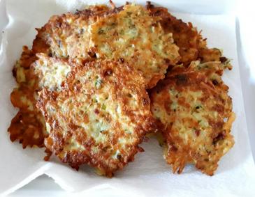 Kartoffelpuffer mit frischen Kräutern Kartoffelpuffer mit frischen Kräutern
