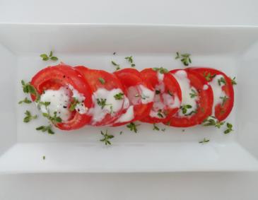 Tomatensalat mit Joghurtdressing Tomatensalat mit Joghurtdressing