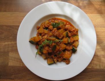 Zucchini-Soja-Gulasch Zucchini-Soja-Gulasch