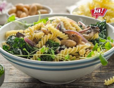 Spirelli mit Schwarzkohl, weißen Bohnen und Austernpilzen Spirelli mit Schwarzkohl, weißen Bohnen und Austernpilzen