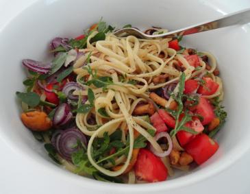 Tagliatelle mit Pilzen, Paradeiser und Rucola Tagliatelle mit Pilzen, Paradeiser und Rucola