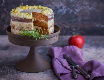 Bratapfel-Naked Cake mit Rosmarin Bratapfel-Naked Cake mit Rosmarin