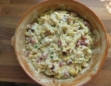 Cremige Käsespätzle mit Geselchtem Cremige Käsespätzle mit Geselchtem