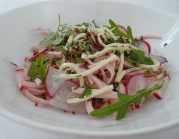 Schweizer Wurstsalat mit Gartenkräutern Schweizer Wurstsalat mit Gartenkräutern