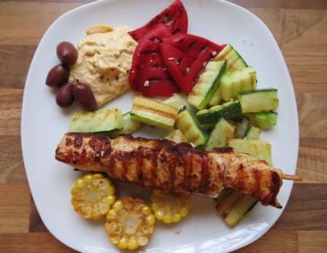 Levantinischer Grillteller mit Putenspieß Levantinischer Grillteller mit Putenspieß