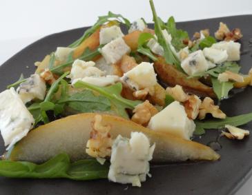 Gebratene Gorgonzola Birnen auf Rucola Gebratene Gorgonzola Birnen auf Rucola