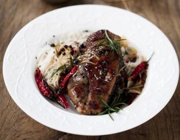 Gansl mit Chilischoten und Glasnudeln Gansl mit Chilischoten und Glasnudeln