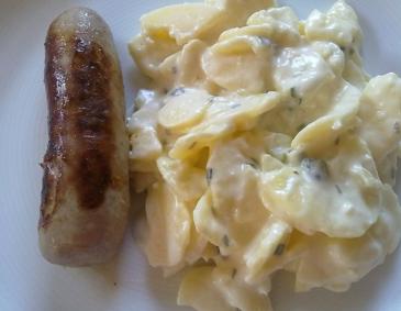 Bratwurst mit Kartoffelsalat Bratwurst mit Kartoffelsalat