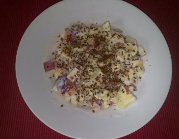 Apfel-Bananenfrühstück mit Joghurt und Leinsaat Apfel-Bananenfrühstück mit Joghurt und Leinsaat