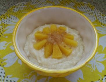 Hirsebrei mit Hawaiiananaspürree Hirsebrei mit Hawaiiananaspürree