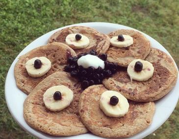 Bananenpancakes mit Heidelbeeren Bananenpancakes mit Heidelbeeren