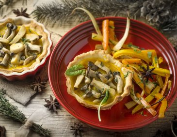 Kürbistarte mit Schwammerl und Wurzelgemüse Kürbistarte mit Schwammerl und Wurzelgemüse