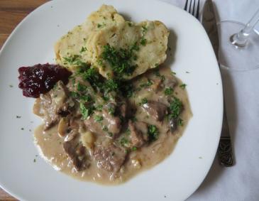 Jägerfleisch mit würziger Sauce Jägerfleisch mit würziger Sauce