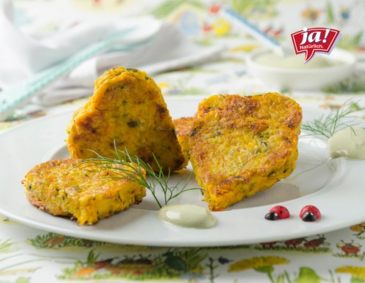 Knusprige Kürbis-Herzen mit Kürbiskernöl-Dip Knusprige Kürbis-Herzen mit Kürbiskernöl-Dip