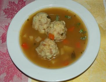 Original Südtiroler Speckknödelsuppe Original Südtiroler Speckknödelsuppe