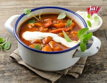 Debreziner-Gulasch mit Süßkartoffeln Debreziner-Gulasch mit Süßkartoffeln