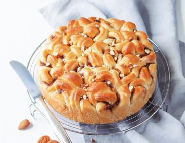 Löckchen-Brioche mit Maronencreme Löckchen-Brioche mit Maronencreme