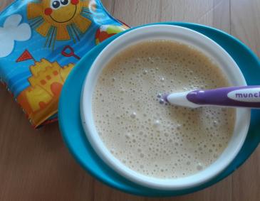 Baby Milchbrei mit Marillen Baby Milchbrei mit Marillen