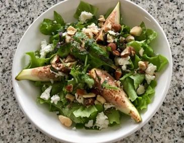 Blattsalat mit frischen Feigen Blattsalat mit frischen Feigen