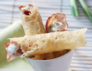 Schinken-Parmesanröllchen