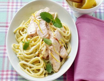 Linguine mit Lachs und Zitronenmelissesauce Linguine mit Lachs und Zitronenmelissesauce