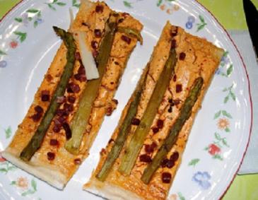 Flammkuchen mit Spargel und Speck Flammkuchen mit Spargel und Speck