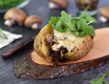 Ofenkartoffeln mit Speck, Champignons und Rucola Ofenkartoffeln mit Speck, Champignons und Rucola