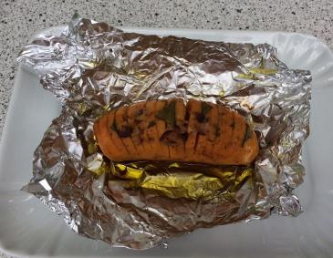 Süßkartoffeln mit Lorbeer in der Folie Süßkartoffeln mit Lorbeer in der Folie