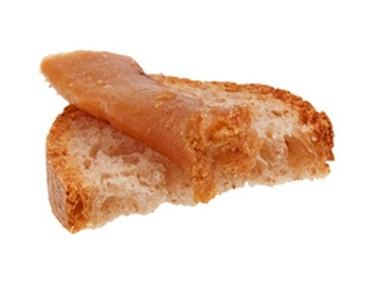 Bottarga auf geröstetem Fladenbrot Bottarga auf geröstetem Fladenbrot