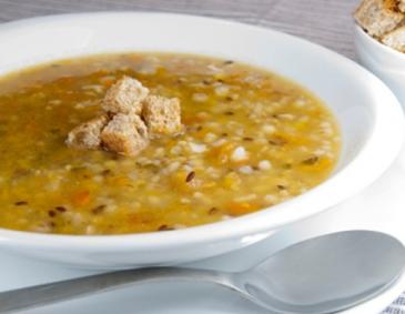 Breinsuppe mit einem Hühnel Breinsuppe mit einem Hühnel
