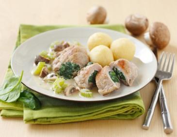 Fleischtascherln mit Spinatkäsefülle und Kräutersauce Fleischtascherln mit Spinatkäsefülle und Kräutersauce