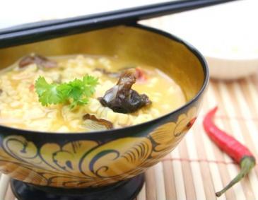 Hühnersuppe mit Kokosmilch Hühnersuppe mit Kokosmilch